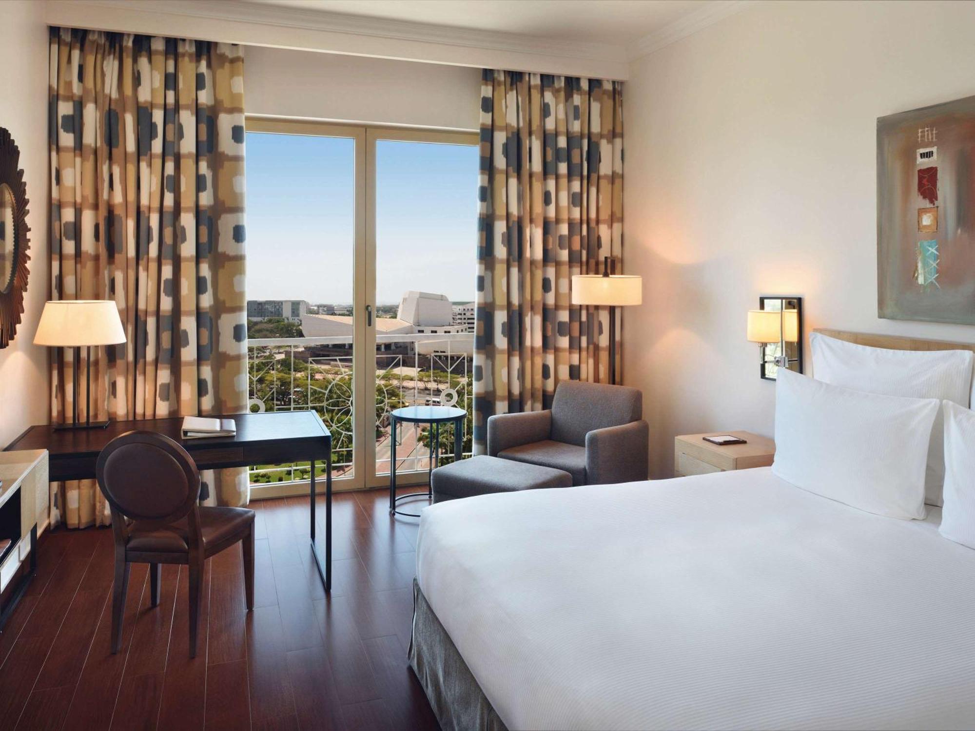 Moevenpick Ambassador Hotel Accra Bagian luar foto
