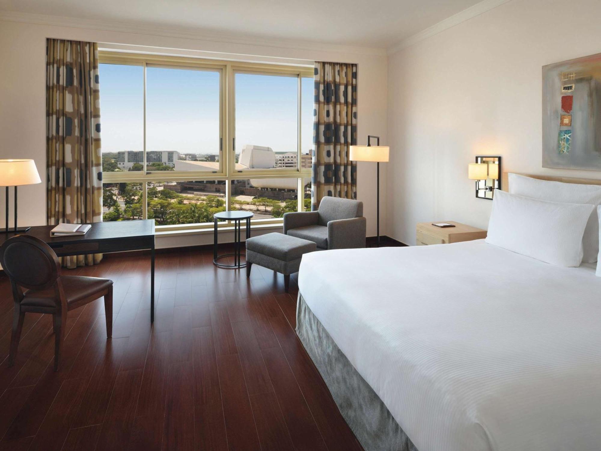 Moevenpick Ambassador Hotel Accra Bagian luar foto