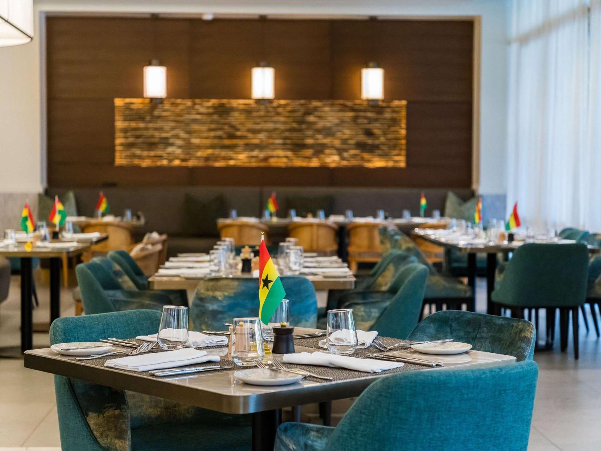 Moevenpick Ambassador Hotel Accra Bagian luar foto