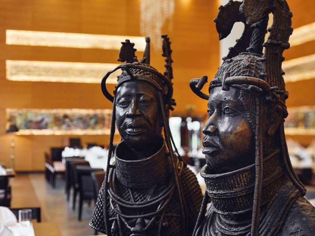 Moevenpick Ambassador Hotel Accra Restoran foto