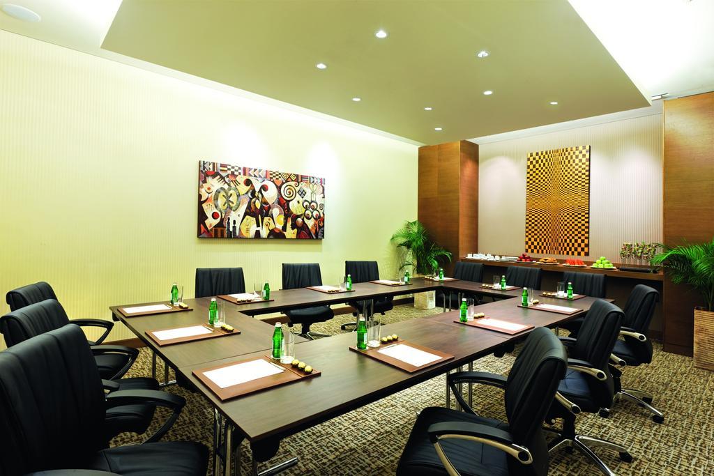 Moevenpick Ambassador Hotel Accra Bagian luar foto