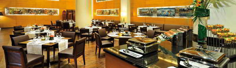 Moevenpick Ambassador Hotel Accra Bagian luar foto