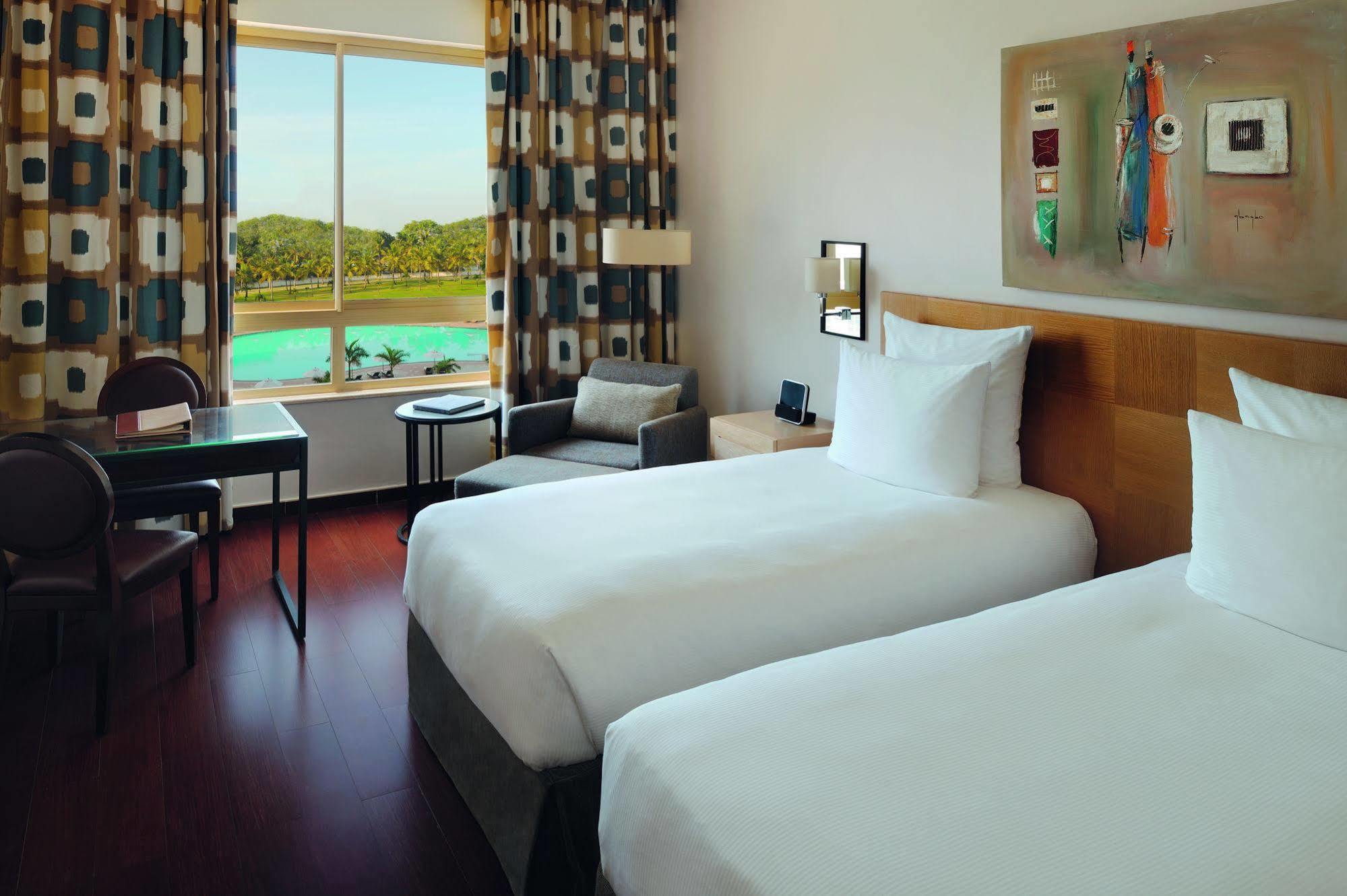 Moevenpick Ambassador Hotel Accra Bagian luar foto