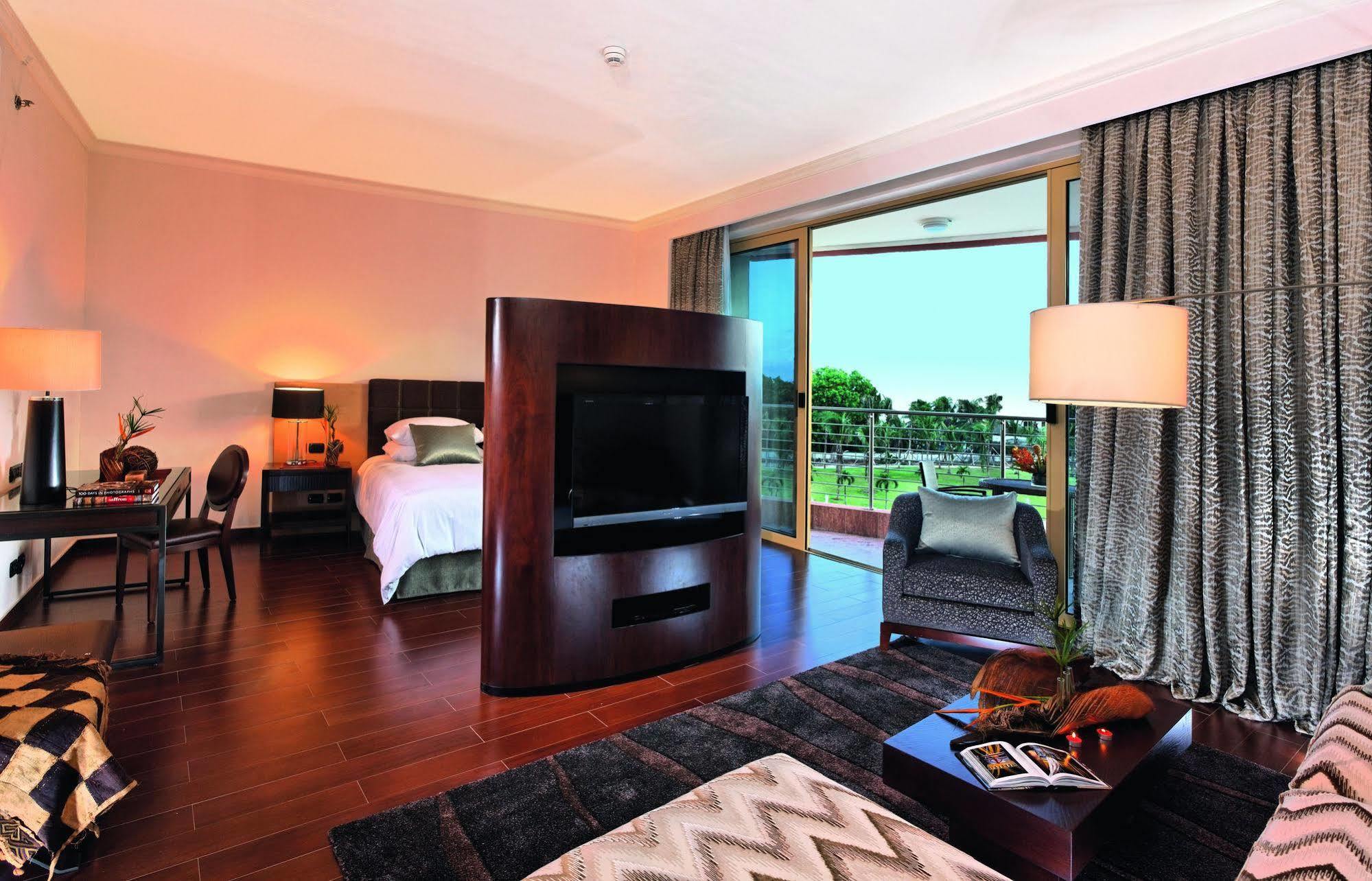 Moevenpick Ambassador Hotel Accra Bagian luar foto