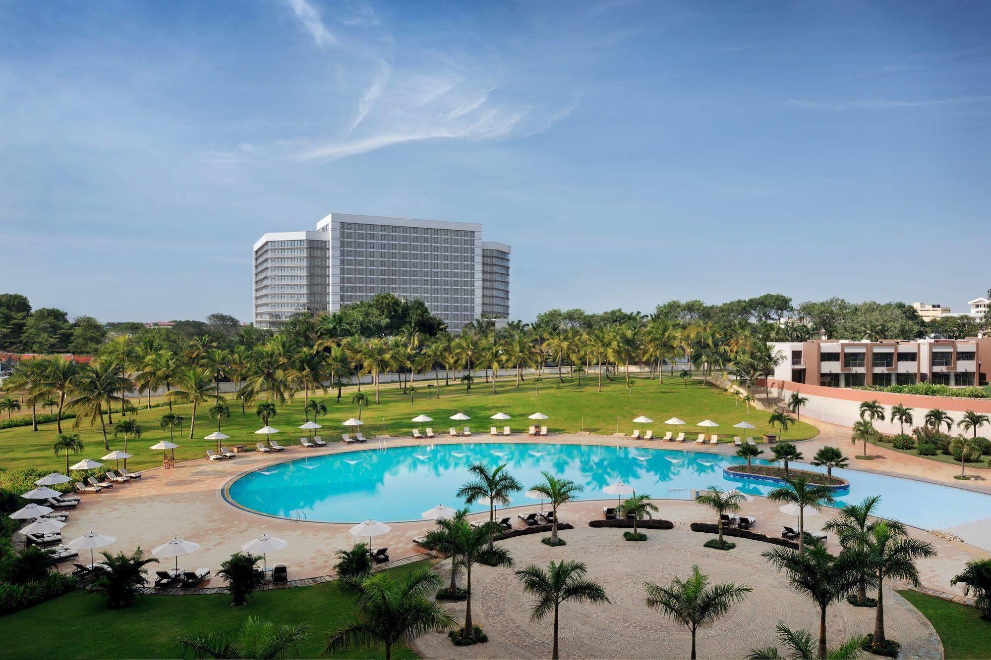 Moevenpick Ambassador Hotel Accra Bagian luar foto