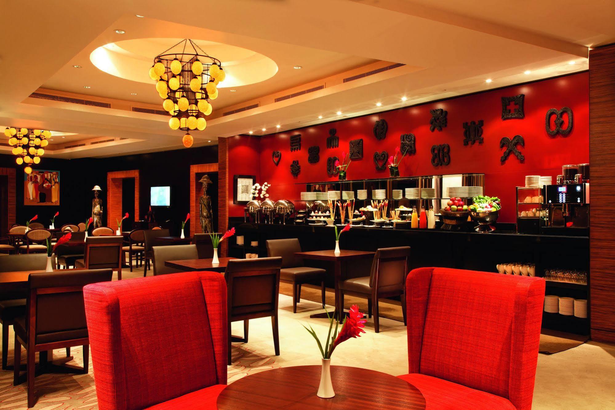 Moevenpick Ambassador Hotel Accra Bagian luar foto