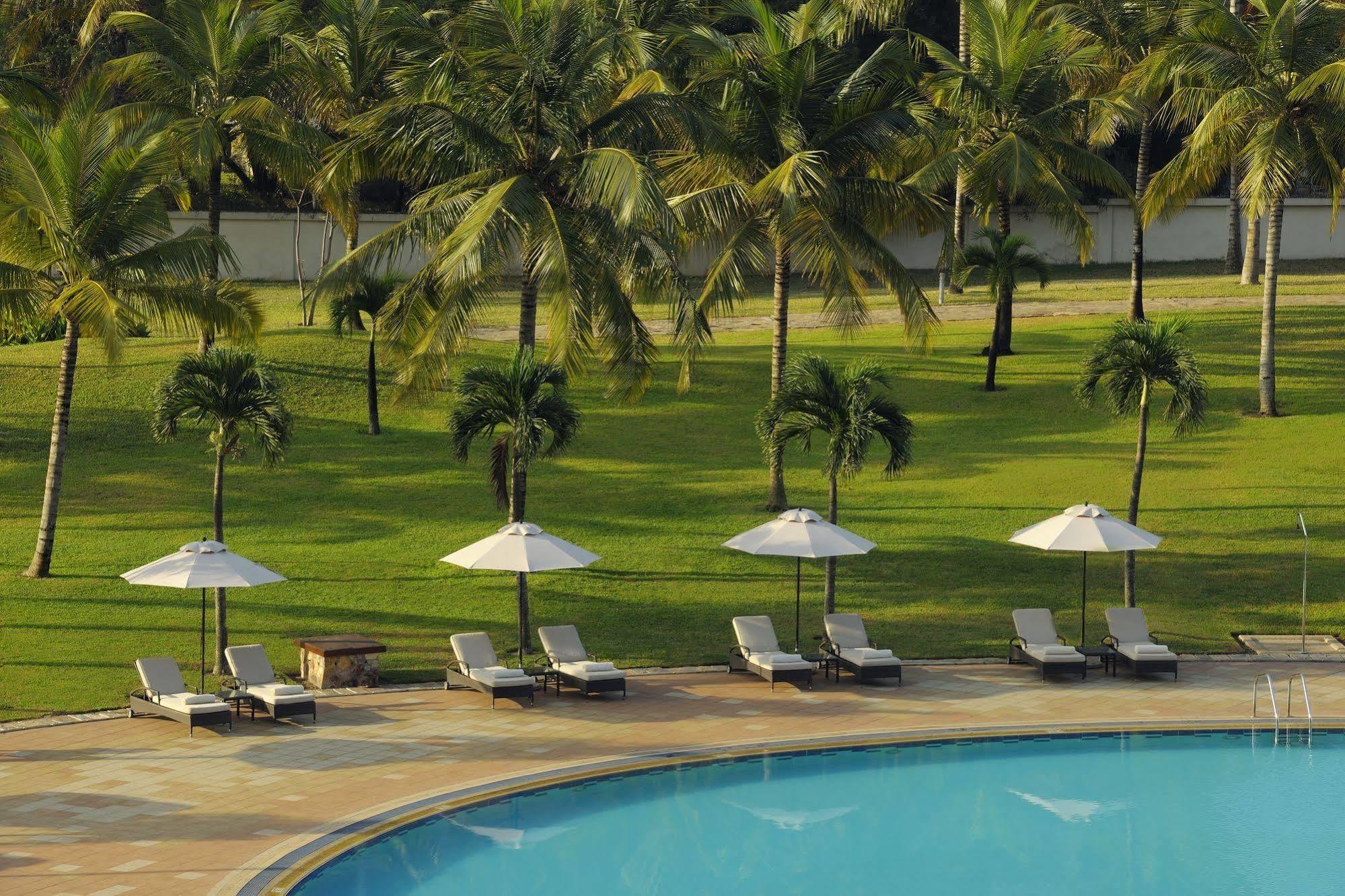 Moevenpick Ambassador Hotel Accra Bagian luar foto