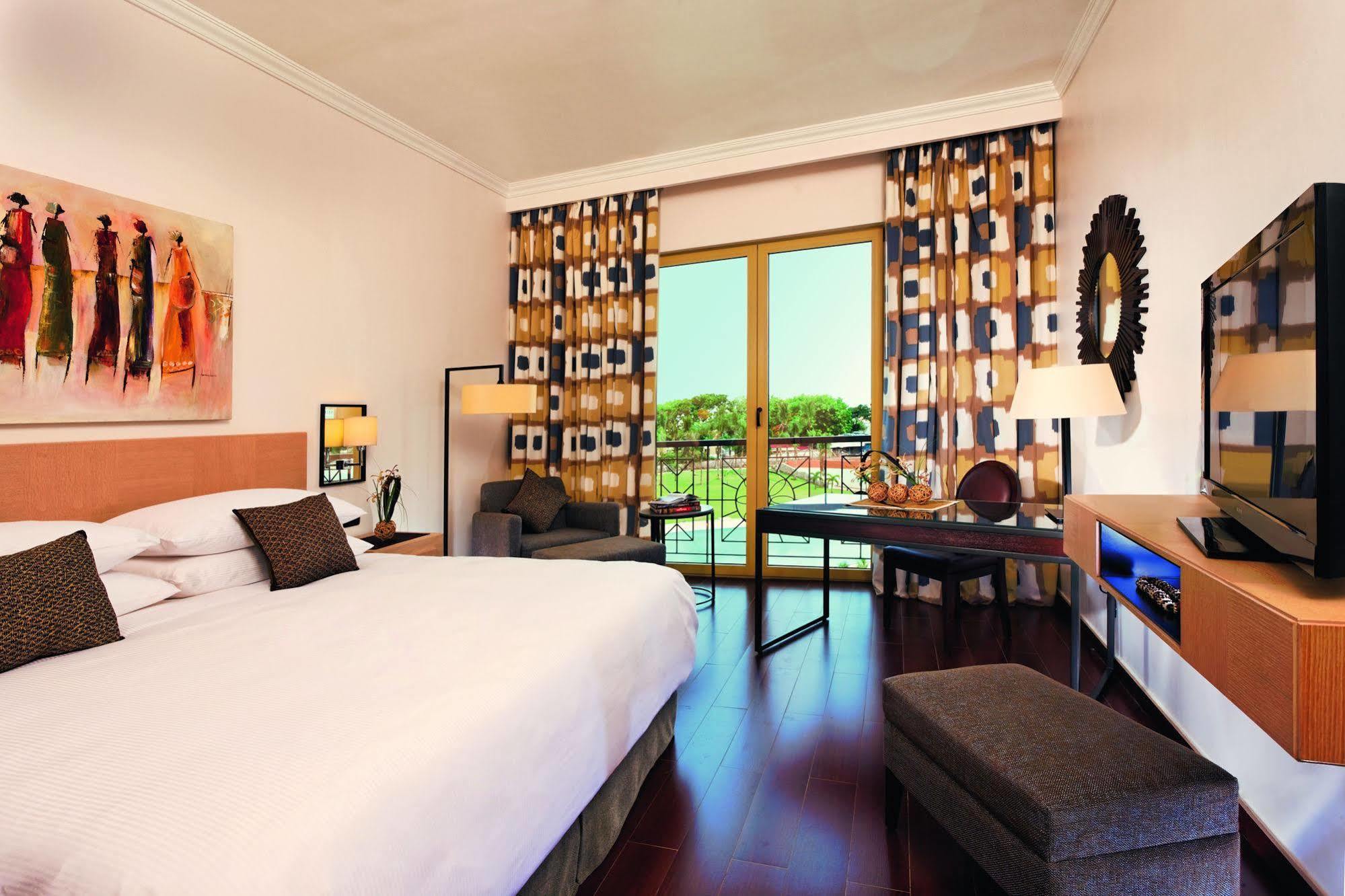 Moevenpick Ambassador Hotel Accra Bagian luar foto