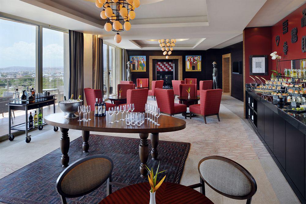 Moevenpick Ambassador Hotel Accra Bagian luar foto